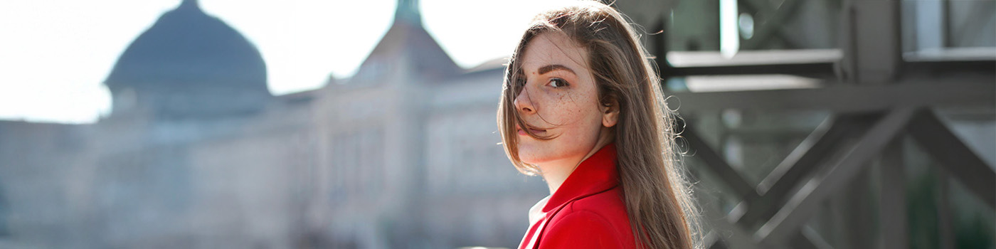 Оборачивается навстречу ветру — готовность к переменам